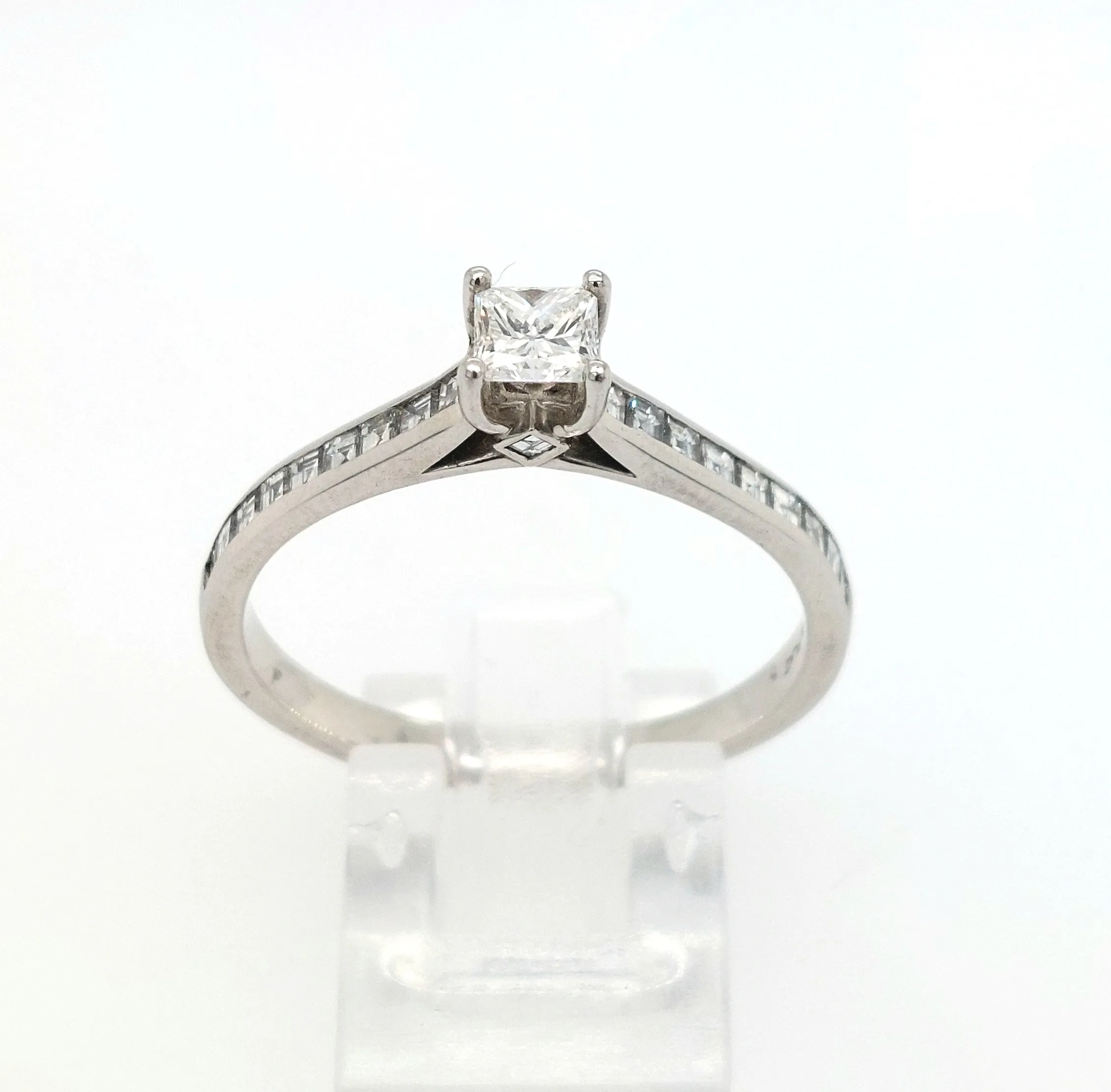 Platinum Wed Set: Engagement Ring: 1.45ctTW of H-I/SI1 diamonds, .25ct center, 1.20 side diamonds. Size: 11½